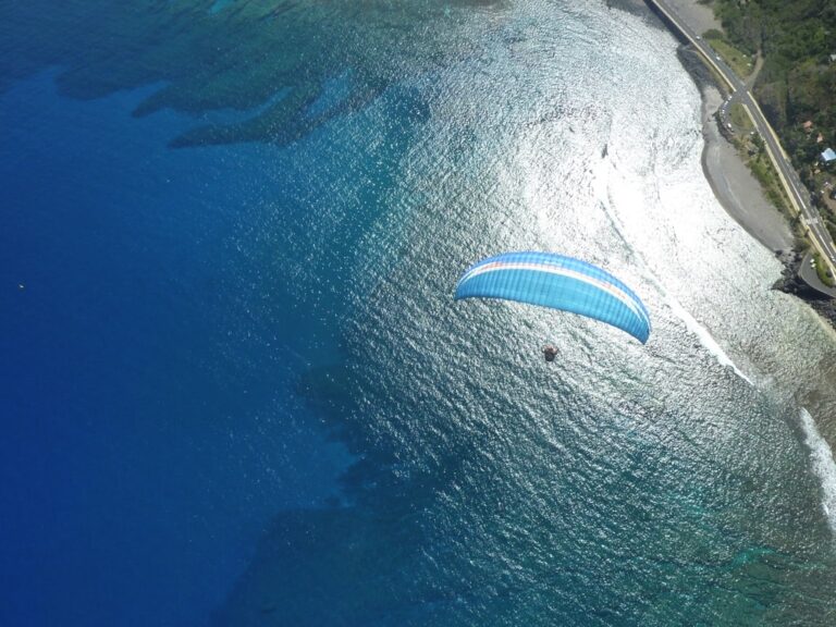 Parapente bleu à La Réunion